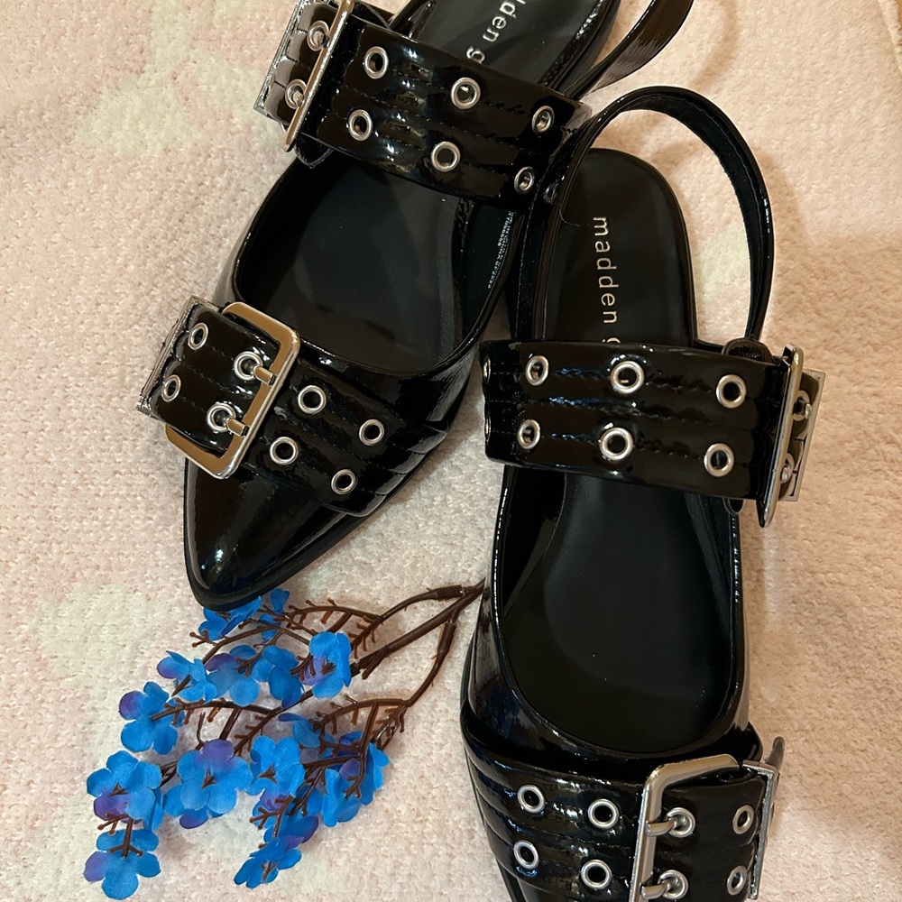 Madden girl Women's Black Buckle Strap Shoes